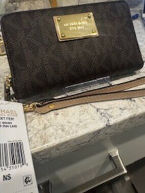 Michael Kors Jet Signature Logo Wallet Phone Case Wristlet